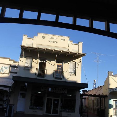 Mentor Chambers Apartment Bed & Breakfast West Wyalong Extérieur photo