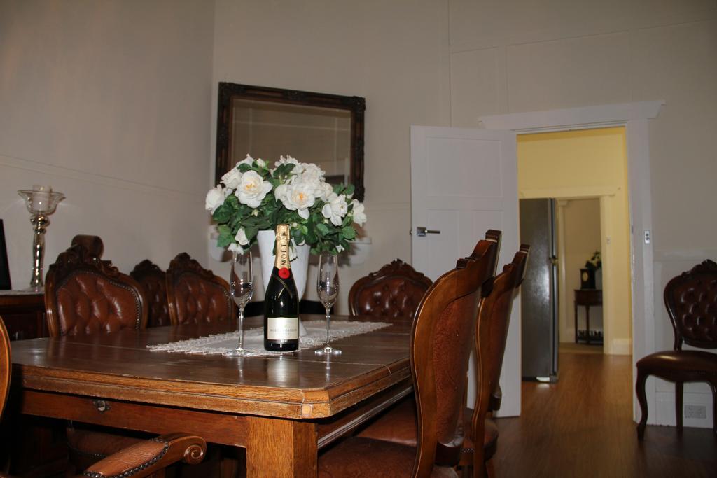 Mentor Chambers Apartment Bed & Breakfast West Wyalong Extérieur photo