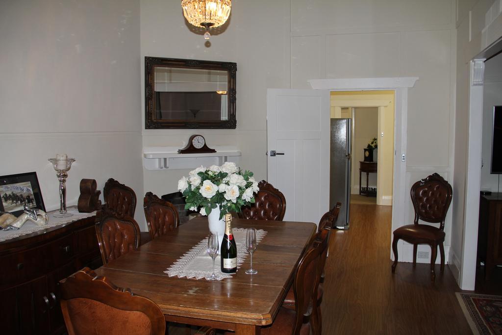 Mentor Chambers Apartment Bed & Breakfast West Wyalong Extérieur photo